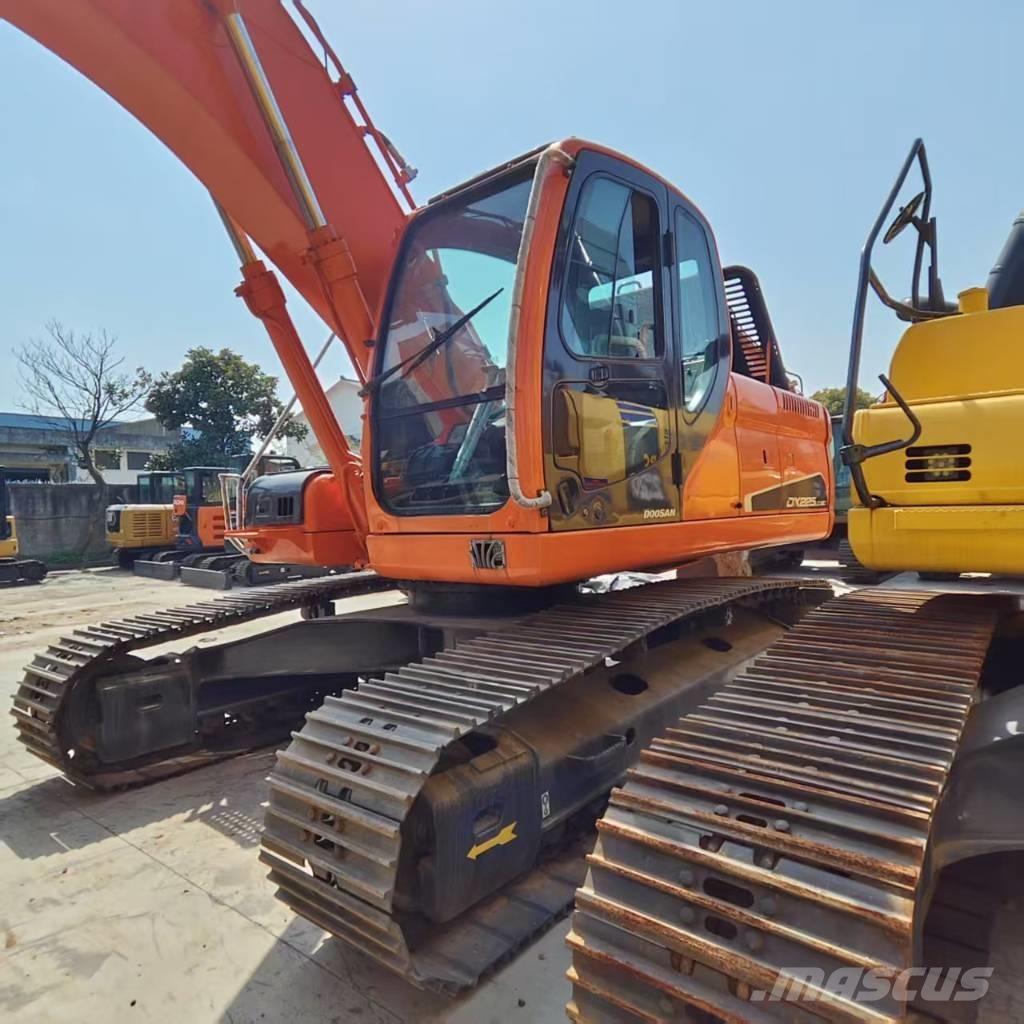 Doosan DX225LC-9C 대형 굴삭기 29톤 이상