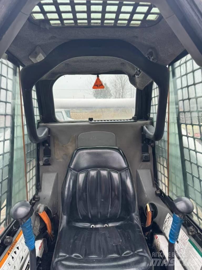 Bobcat S 300  스키드로더