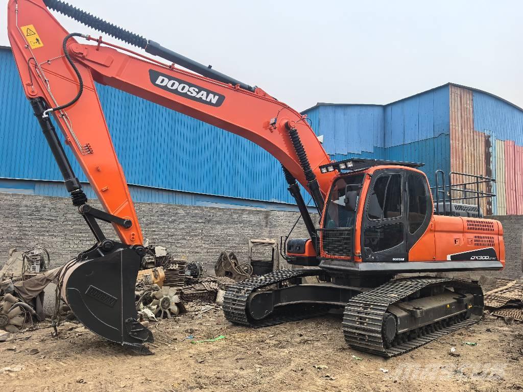 Doosan DX300 대형 굴삭기 29톤 이상