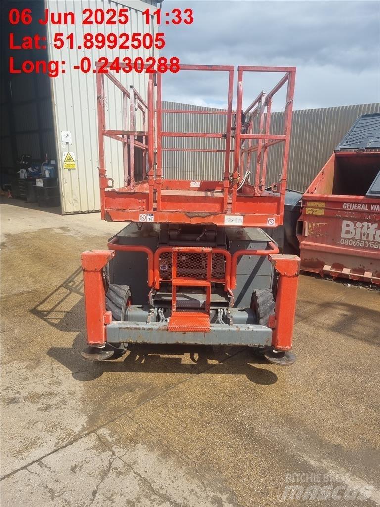 SkyJack SJ 6832 RT 가위형 리프트