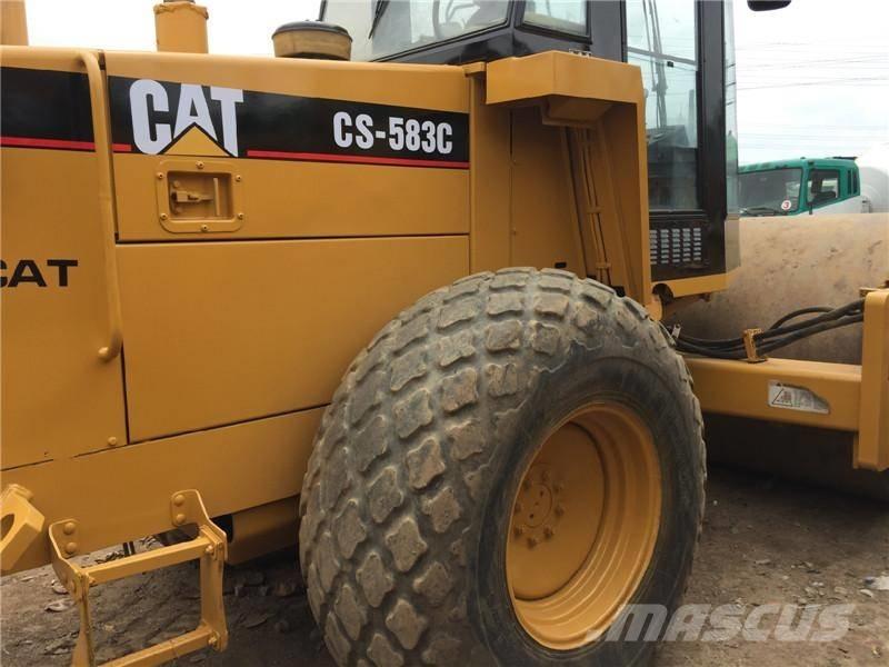 CAT CS-583C 싱글 드럼 롤러