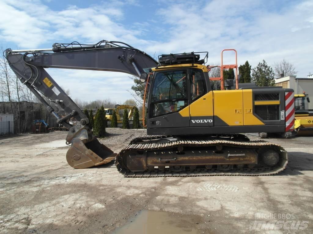 Volvo EC 220 EL 대형 굴삭기 29톤 이상