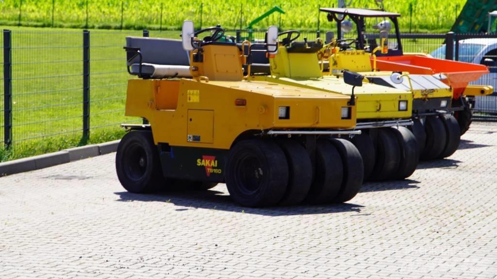 Sakai TS 160 공기 타이어 롤러