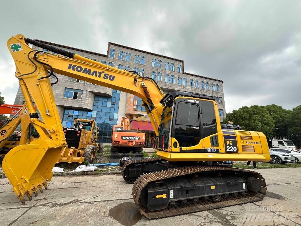 Komatsu PC 220 대형 굴삭기 29톤 이상