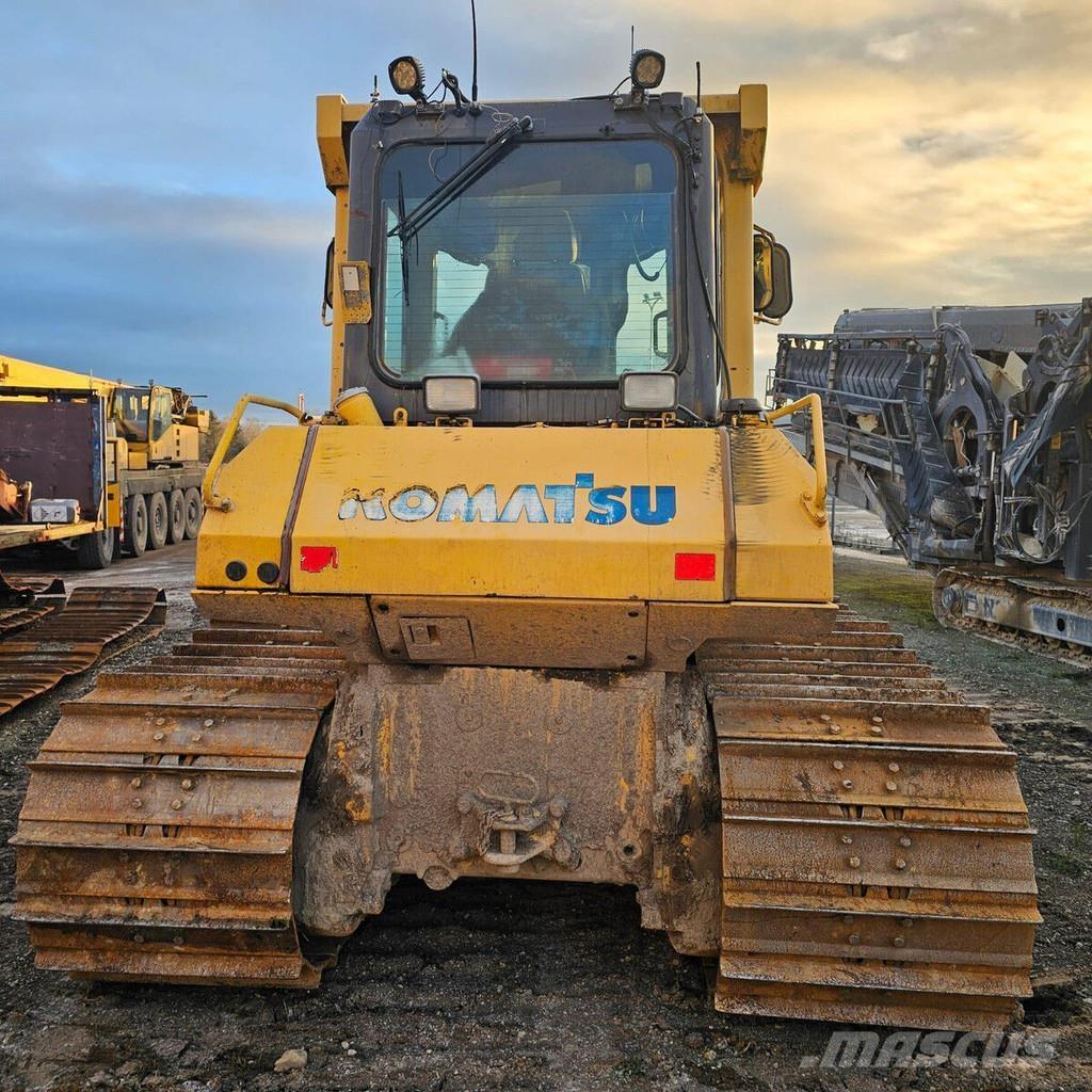 Komatsu D61PX-15F0 크롤러 도저