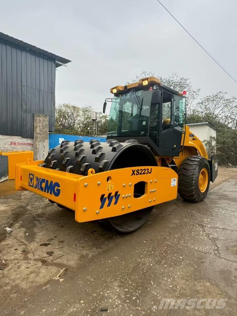 XCMG XS223J 싱글 드럼 롤러