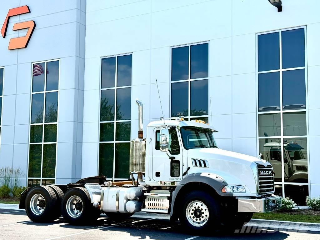 Mack GU 813 트랙터 유닛