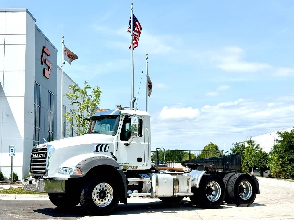 Mack GU 813 트랙터 유닛