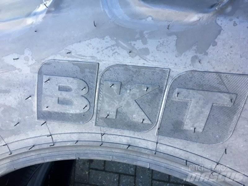 BKT 520/70 R 38 타이어, 휠 및 림
