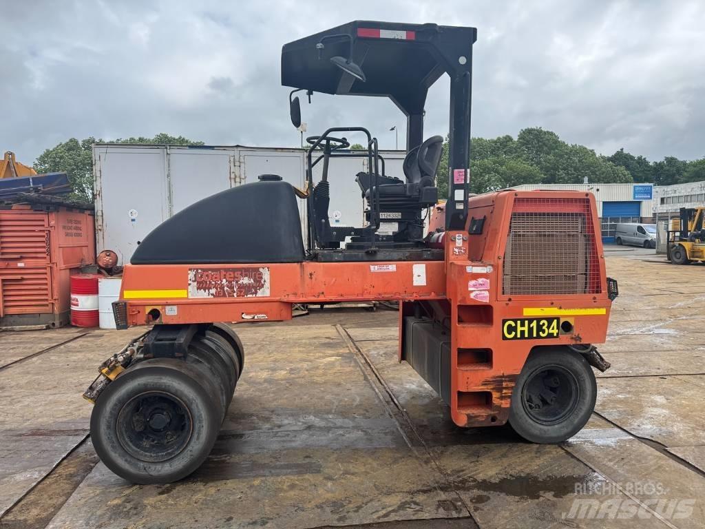 Dynapac CP 142 공기 타이어 롤러