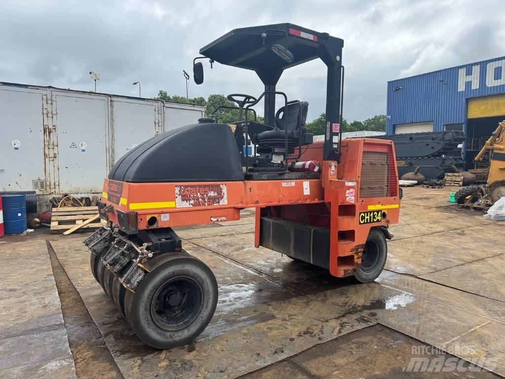 Dynapac CP 142 공기 타이어 롤러