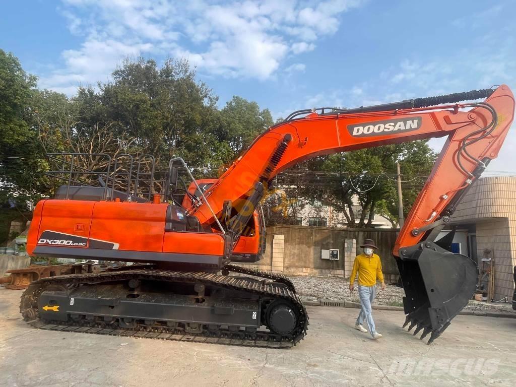 Doosan DX 300 대형 굴삭기 29톤 이상