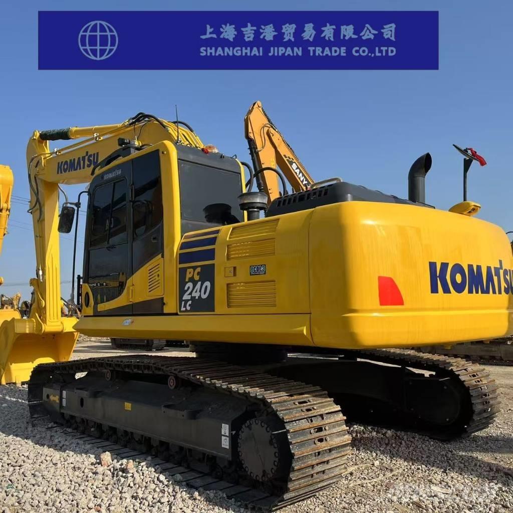 Komatsu PC 240 대형 굴삭기 29톤 이상
