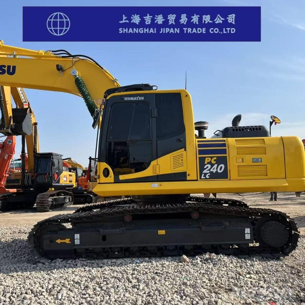Komatsu PC 240 대형 굴삭기 29톤 이상