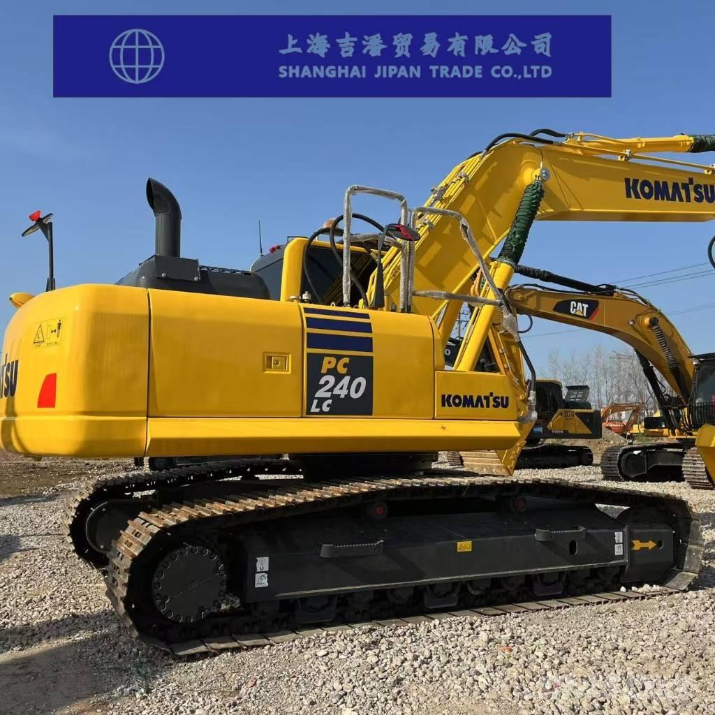 Komatsu PC 240 대형 굴삭기 29톤 이상