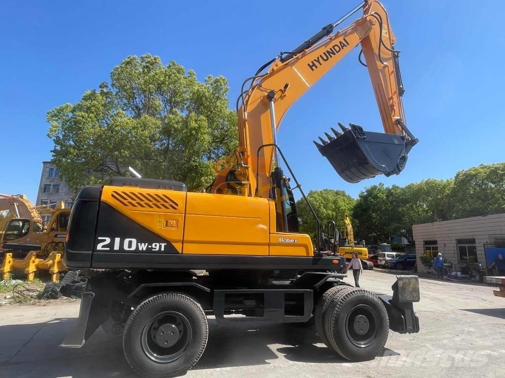 Hyundai 210W-9  휠 굴삭기