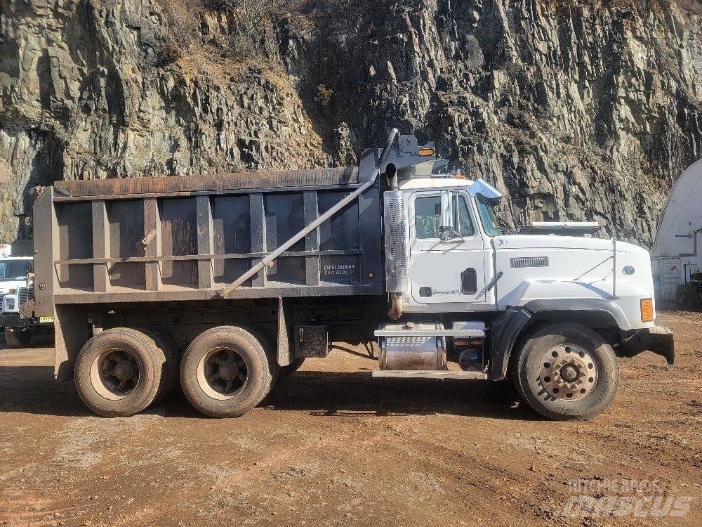 Mack CL 713 덤프 트럭