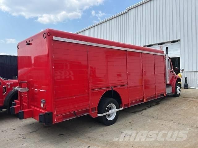 Freightliner M2 106 음료 배달 트럭