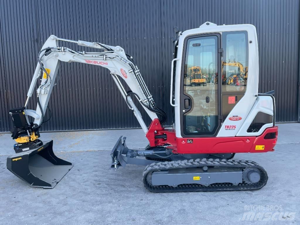 Takeuchi TB 225 소형 굴삭기 7톤 미만