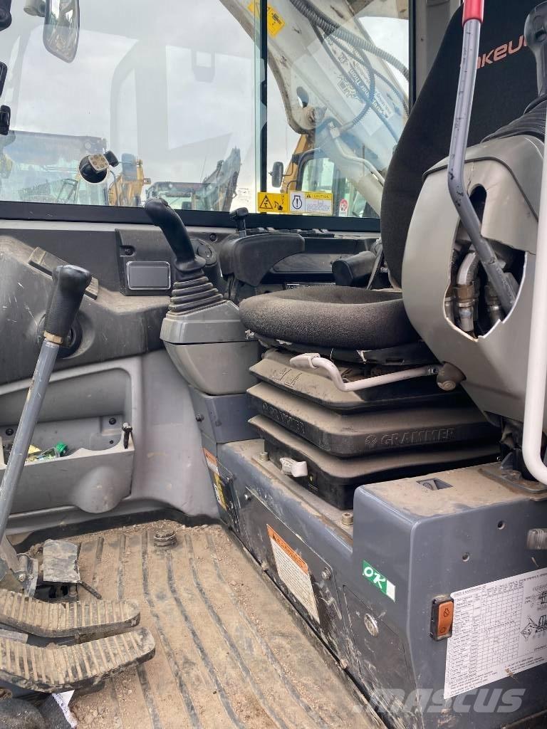 Takeuchi TB 240 소형 굴삭기 7톤 미만