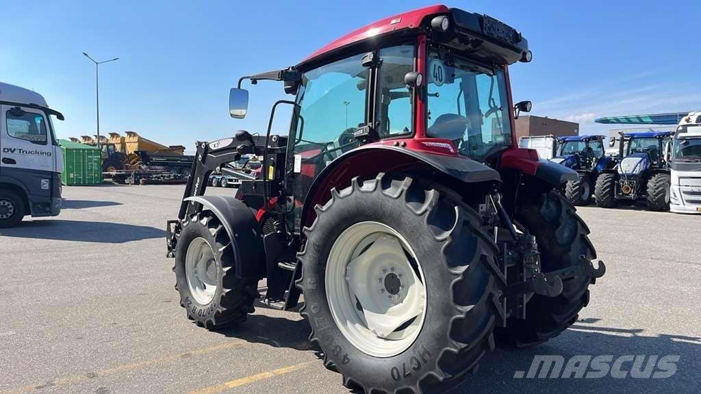 Valtra A75 Tractor 트랙터