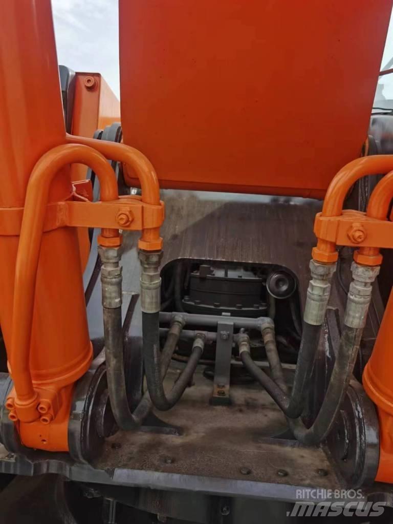 Hitachi ZX 240 대형 굴삭기 29톤 이상