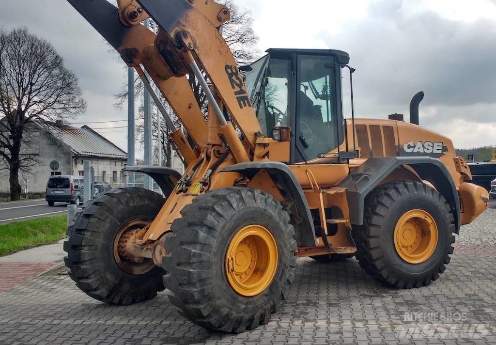 CASE 821 E  휠로우더