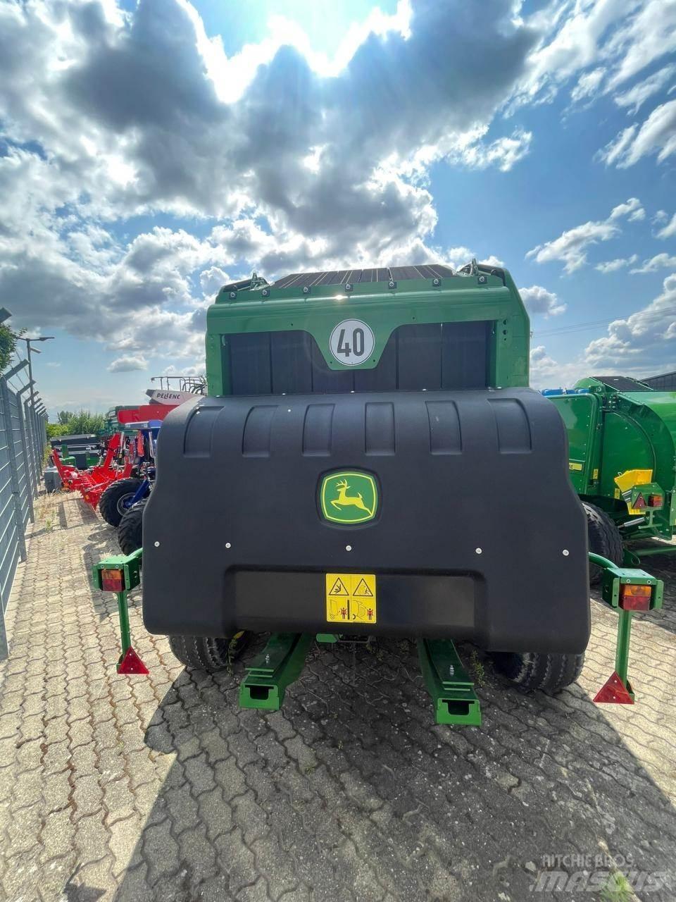 John Deere V451G 원형 곤포기