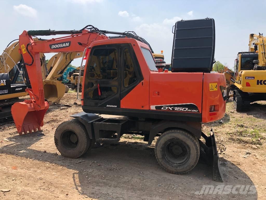 Doosan DX150W 대형 굴삭기 29톤 이상