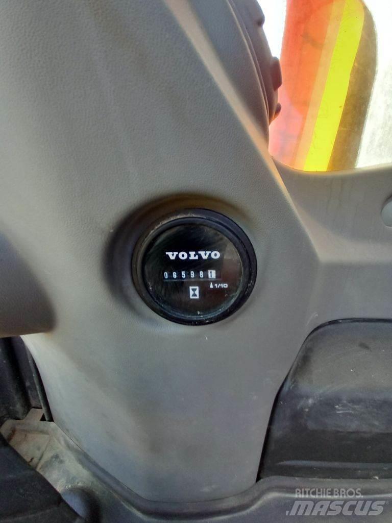 Volvo ECR 235 E 대형 굴삭기 29톤 이상