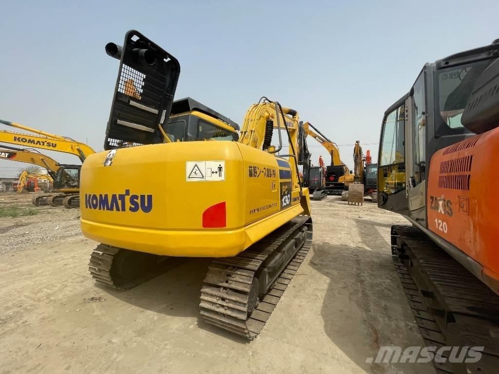 Komatsu PC 130 대형 굴삭기 29톤 이상