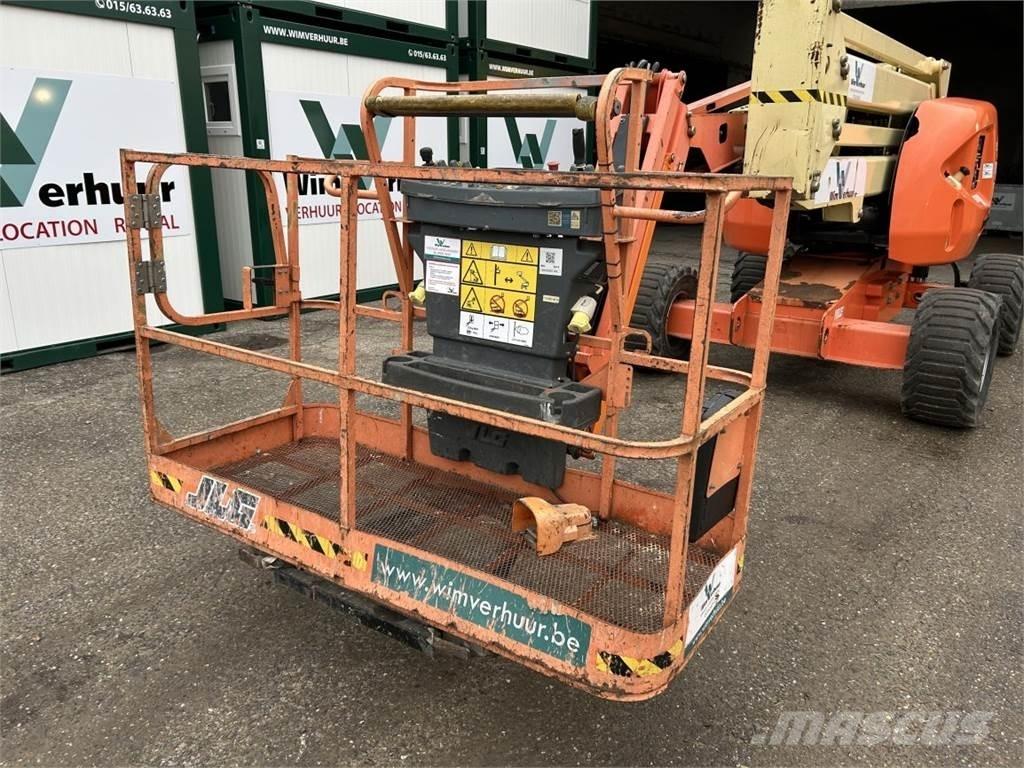 JLG 450AJ (3216) 관절형 전동이동 리프트