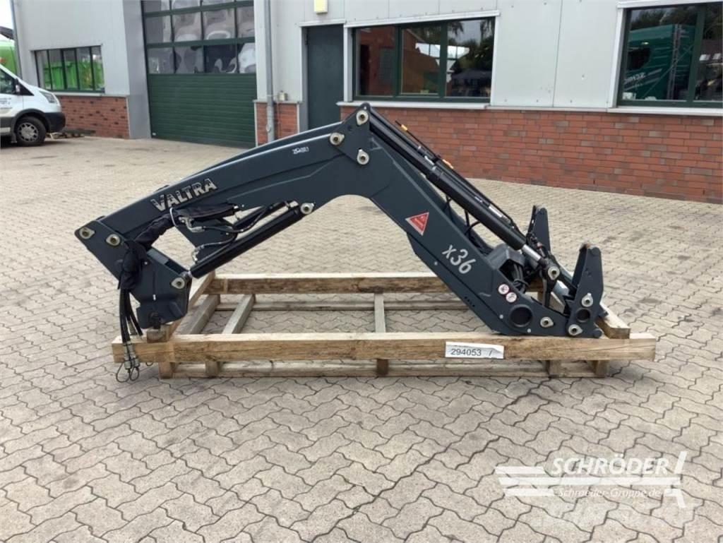 Valtra X36 DM 프론트 로더 및 굴착기