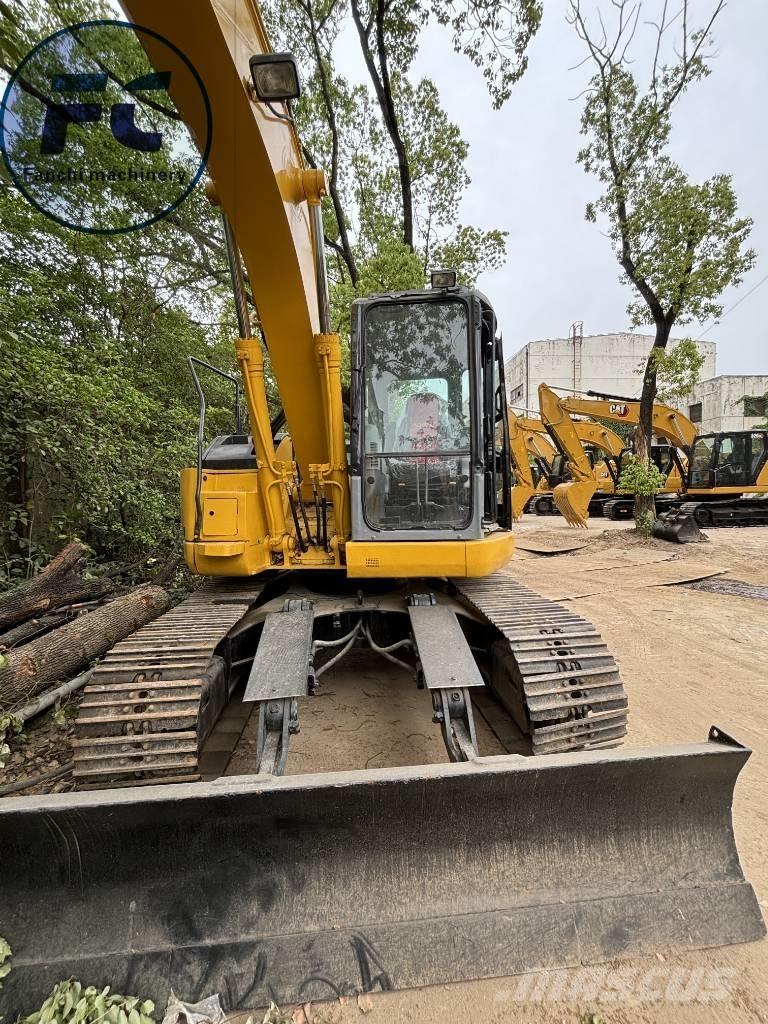 Komatsu 128 대형 굴삭기 29톤 이상