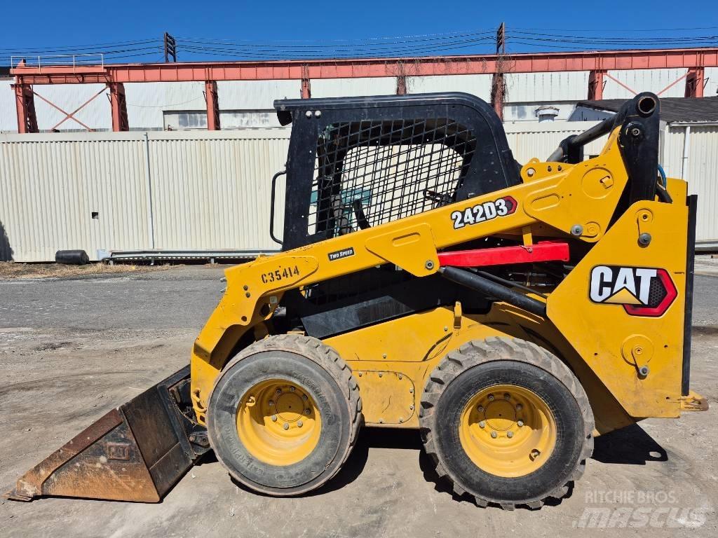 CAT 242 D  스키드로더