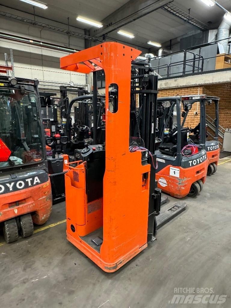 Toyota SSE135L 보행식 리치 지게차