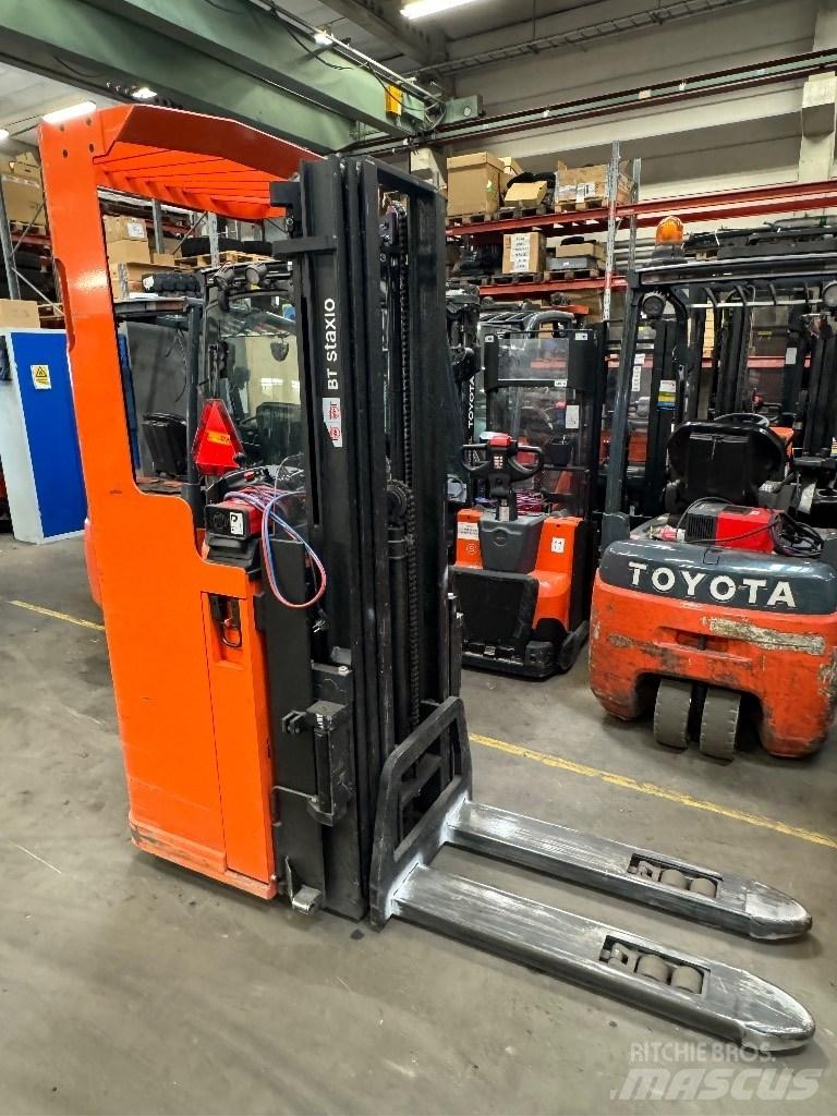 Toyota SSE135L 보행식 리치 지게차