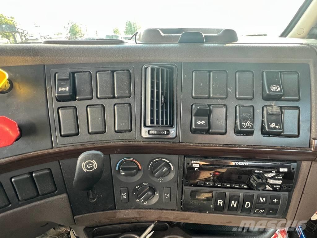 Volvo VNL 42 T300 트랙터 유닛