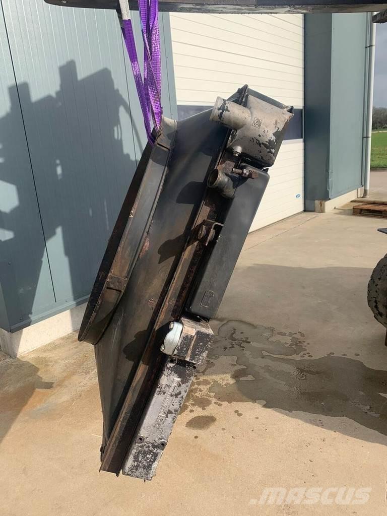 Liebherr A932 라디에이터