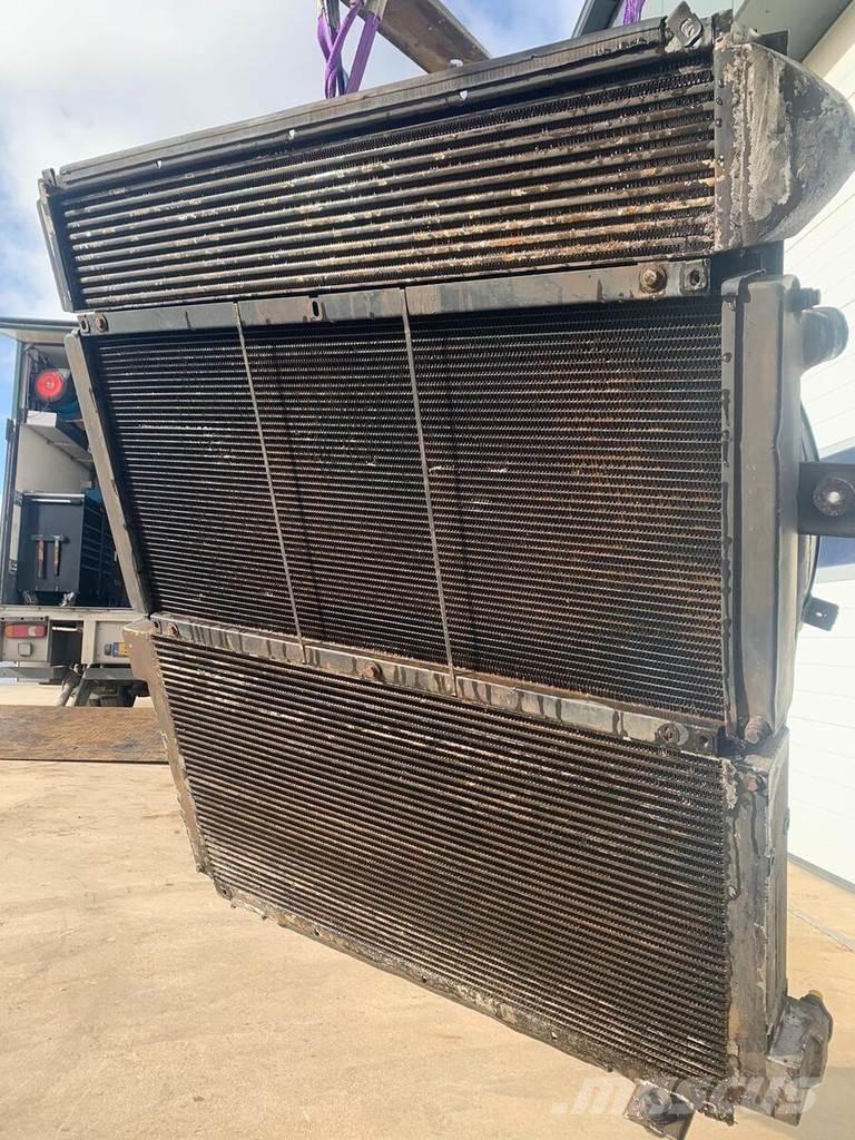 Liebherr A932 라디에이터