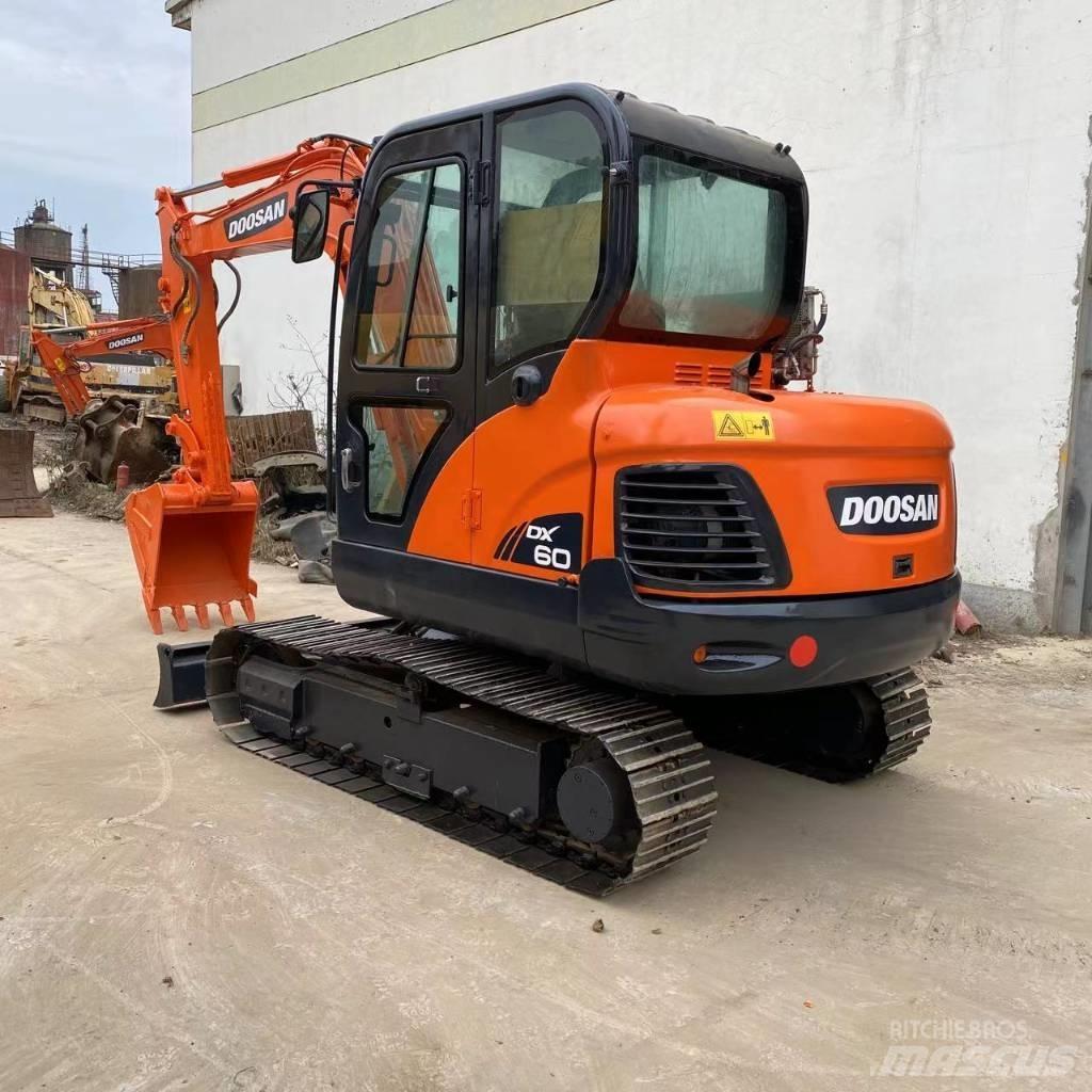 Doosan DX 60 대형 굴삭기 29톤 이상