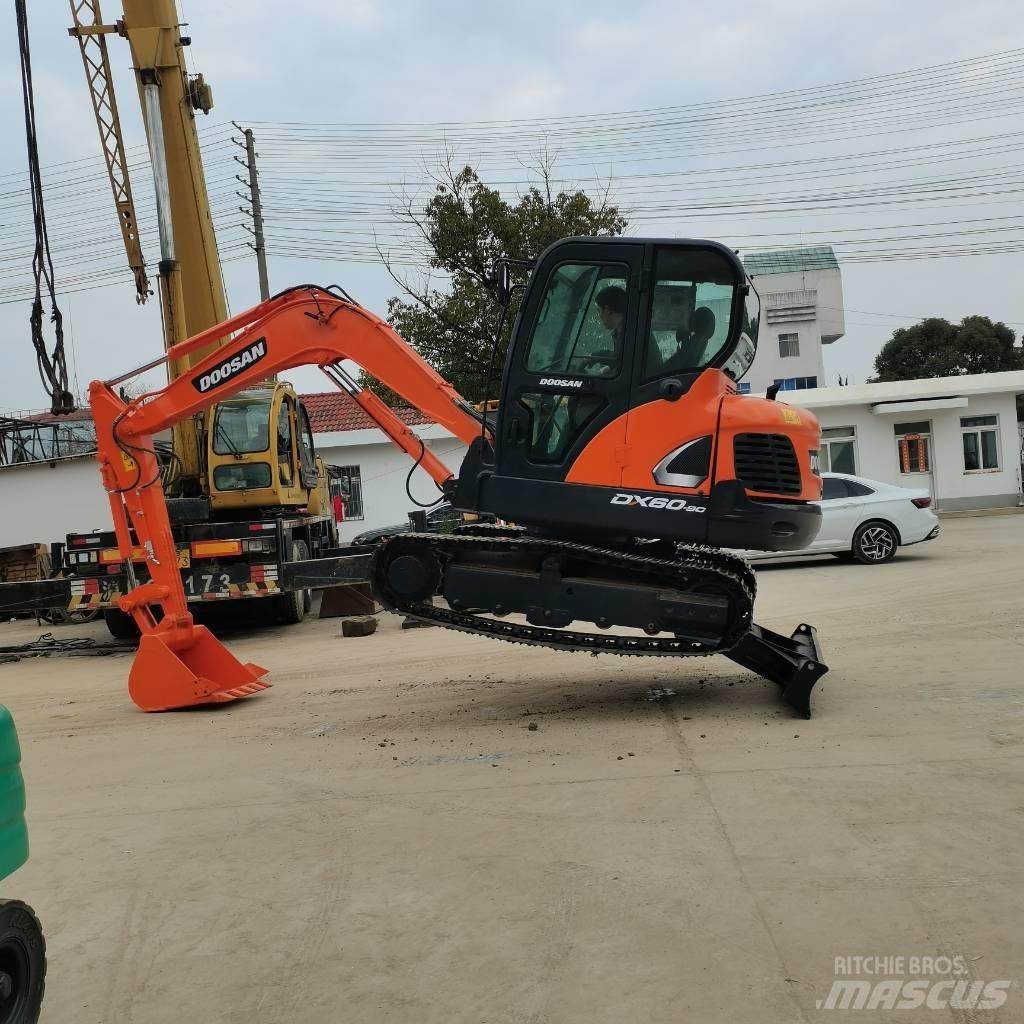 Doosan DX 60 대형 굴삭기 29톤 이상