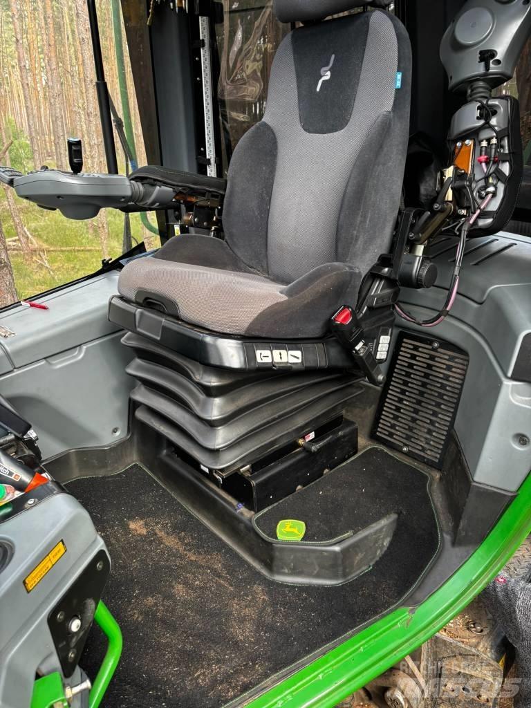 John Deere 1170 E 원목 하베스터