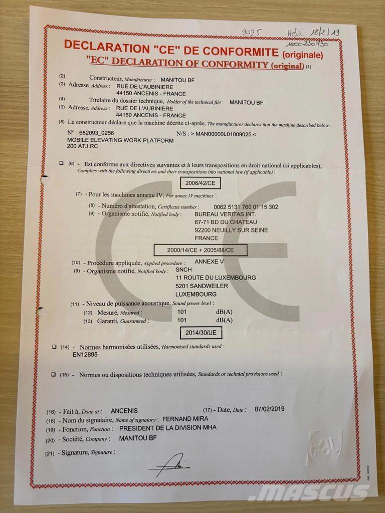 Manitou 200 ATJ 관절형 전동이동 리프트