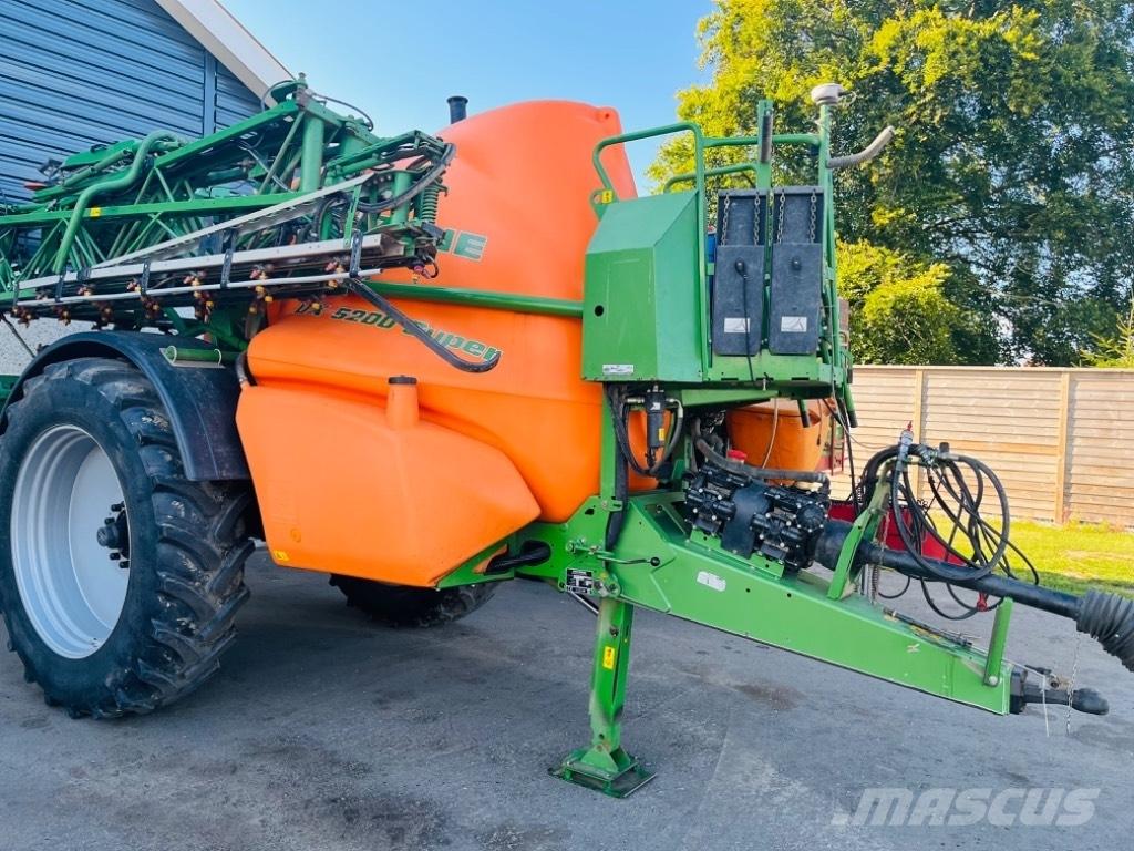 Amazone UX 5200 견인형 분무기