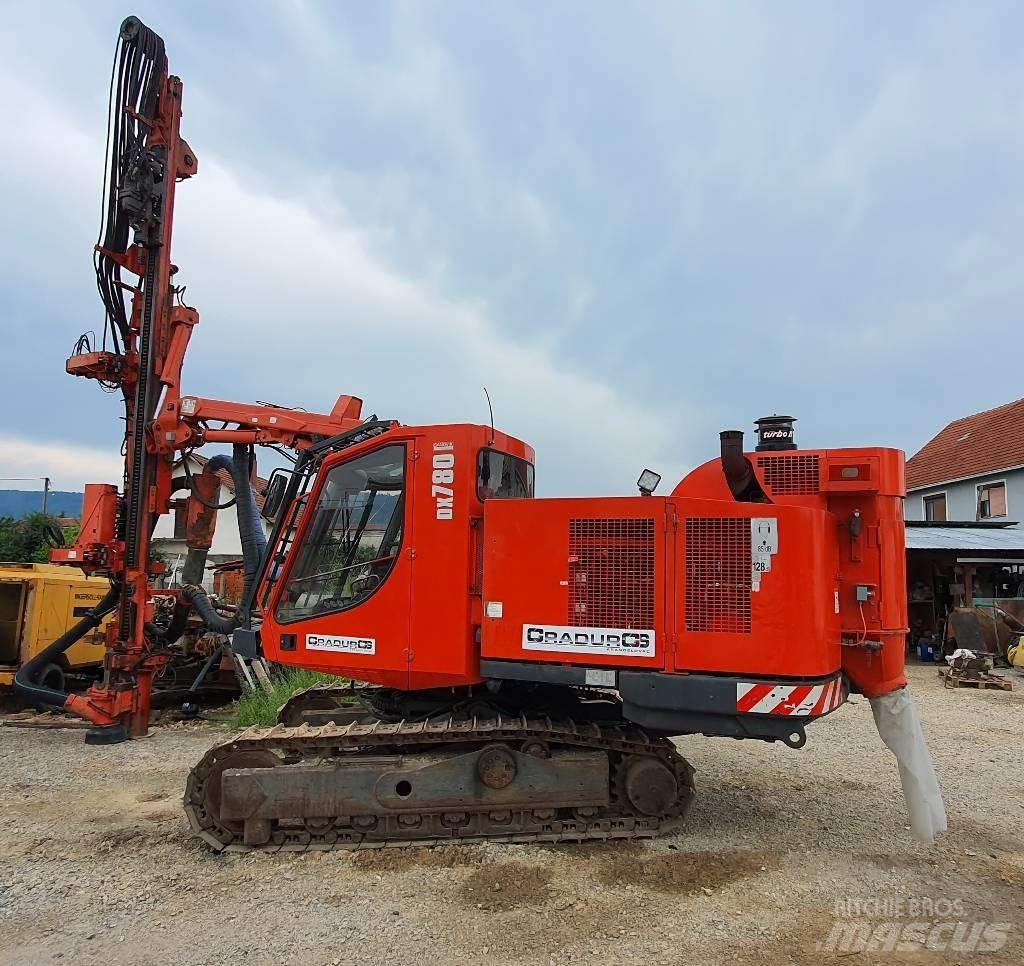 Sandvik DX 780 도로 굴착기