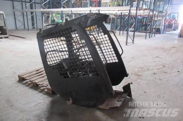 Komatsu SK714 캐빈 및 인테리어