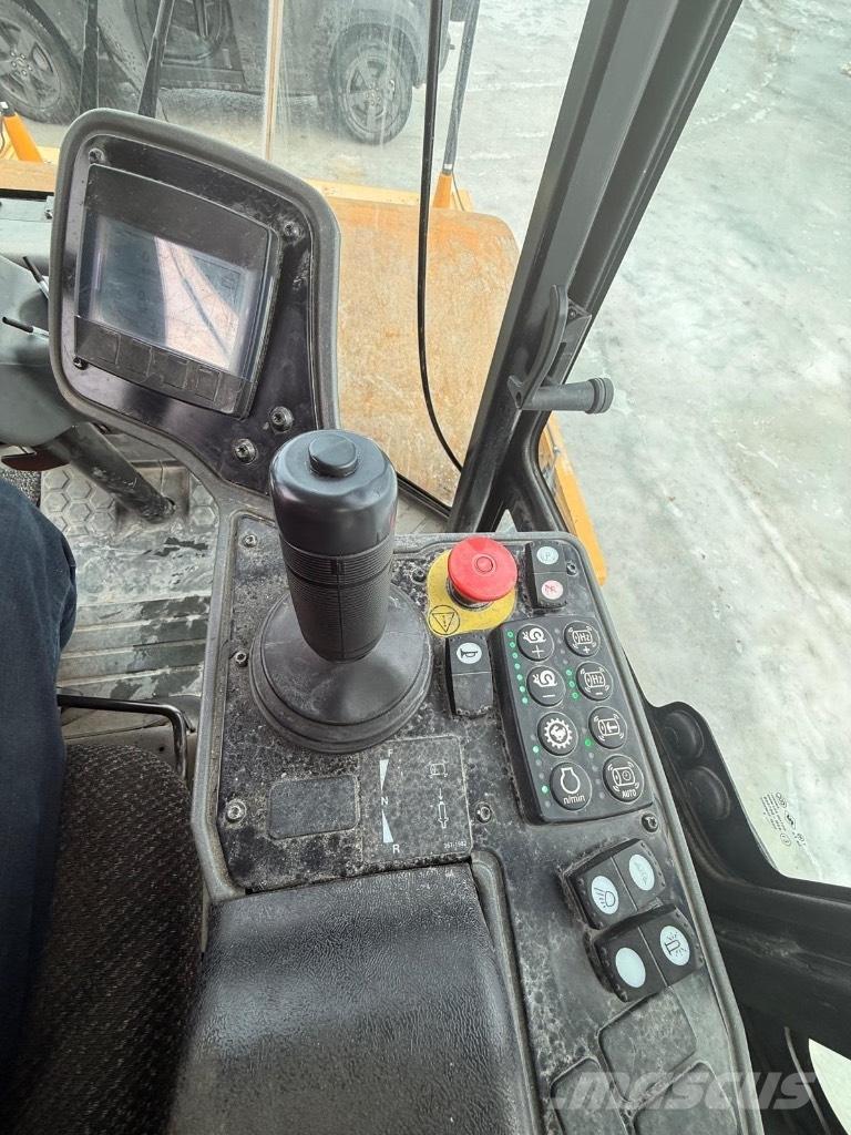 CAT CS 68 B 싱글 드럼 롤러