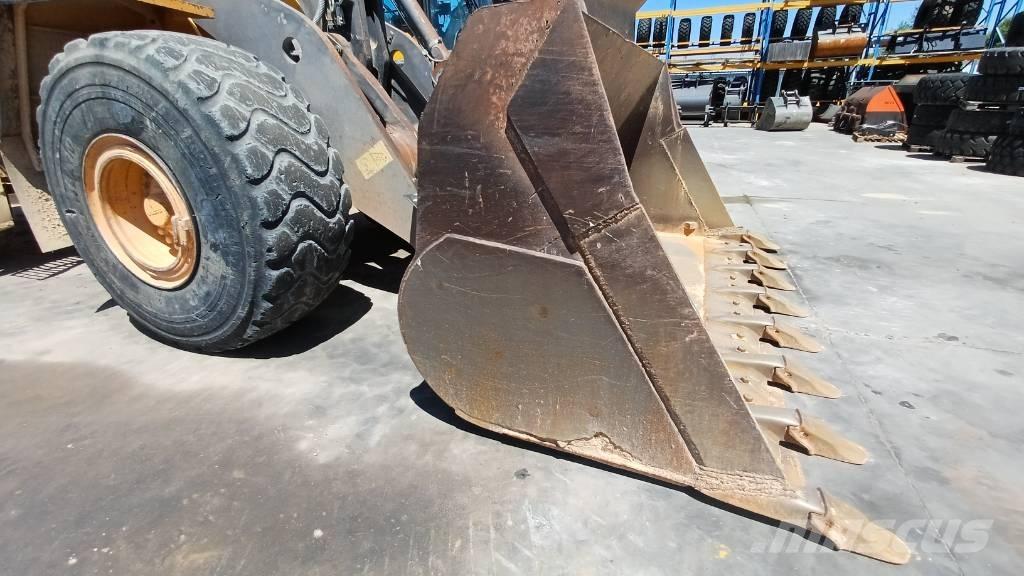 Volvo L 180 F  휠로우더