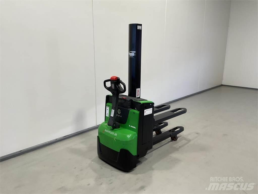 Cesab S208L 보행식 리치 지게차